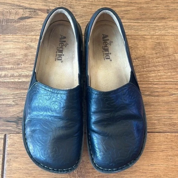 Alegria Debra Black Embossed Rose Slip On Comfort Clogs Nursing Shoes Size 41 - Picture 4 of 12